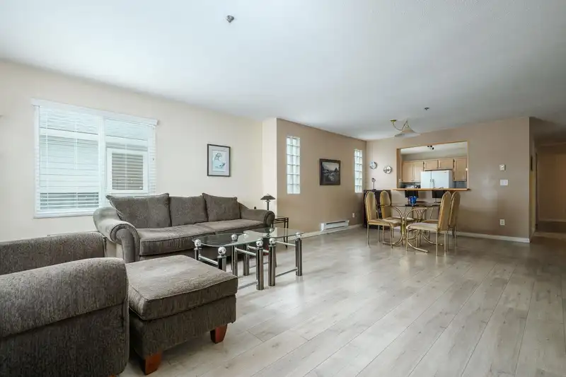 205 4988 47A AVENUE - photo 1 of 28