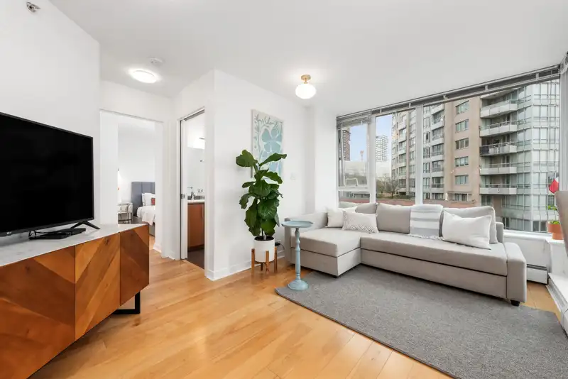 707 58 KEEFER PLACE - photo 1 of 33
