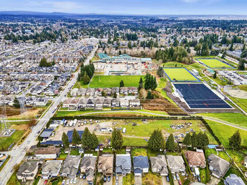 12490 66 AVENUE - photo 4 of 20