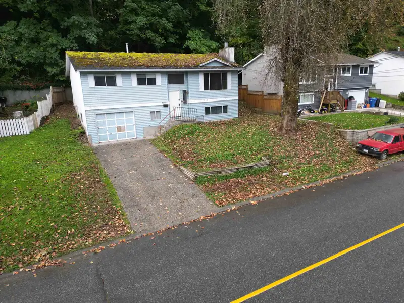 34630 IMMEL STREET - photo 4 of 9