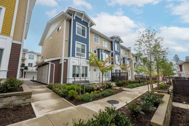 62 16561 17A AVENUE - photo 1 of 40