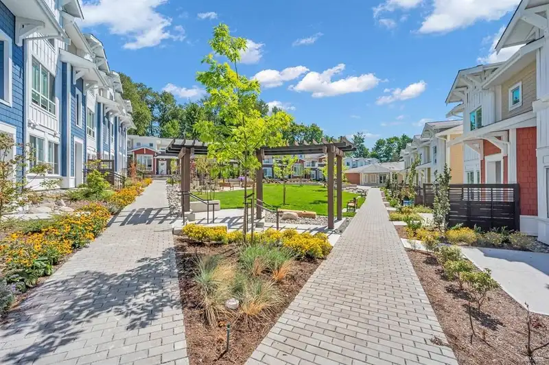 62 16561 17A AVENUE - photo 4 of 40