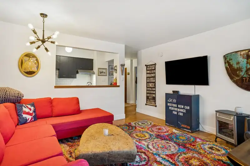204 1050 CHILCO STREET - photo 3 of 19