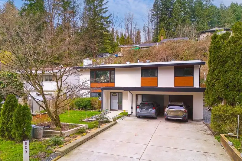 809 SEYMOUR BOULEVARD - photo 1 of 25