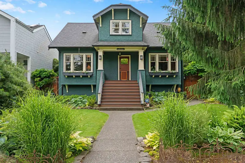 3534 W KING EDWARD AVENUE - photo 1 of 39