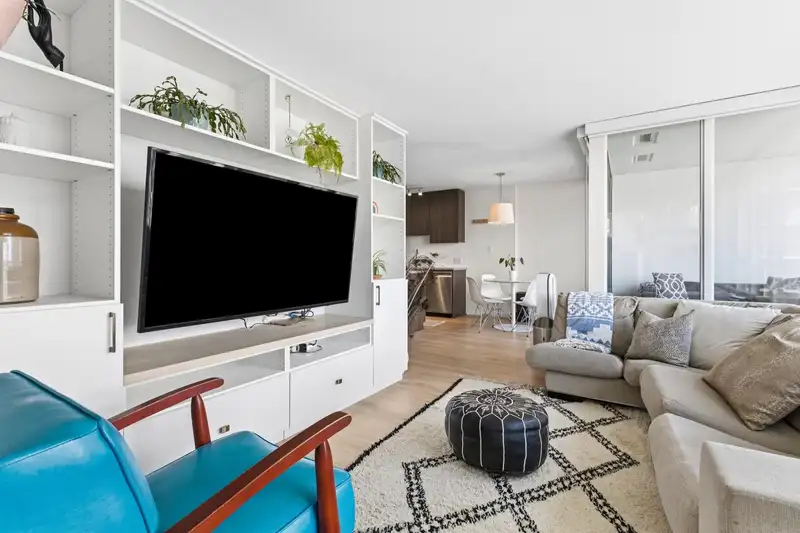 3303 13325 102A AVENUE - photo 2 of 26
