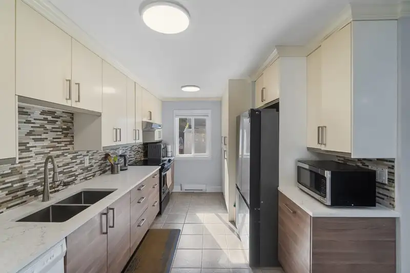 45 2830 W BOURQUIN CRESCENT - photo 1 of 25