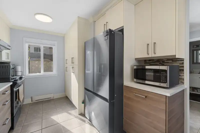 45 2830 W BOURQUIN CRESCENT - photo 2 of 25