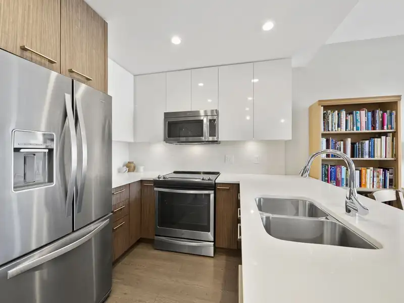 205 875 GIBSONS WAY - photo 3 of 20