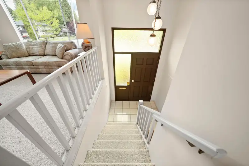 998 LINCOLN AVENUE - photo 3 of 38