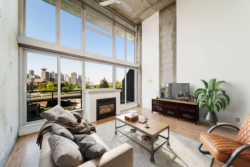 431 289 ALEXANDER STREET - photo 1 of 33