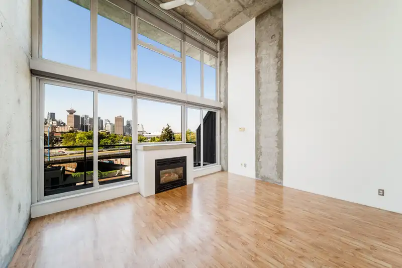 431 289 ALEXANDER STREET - photo 2 of 33