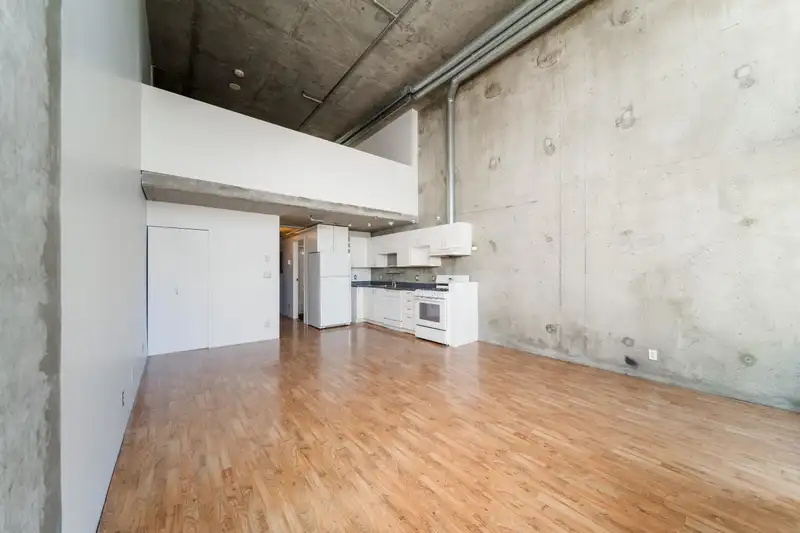 431 289 ALEXANDER STREET - photo 3 of 33