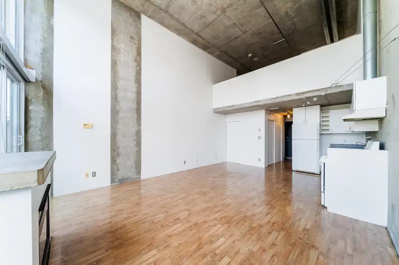 431 289 ALEXANDER STREET - photo 4 of 33