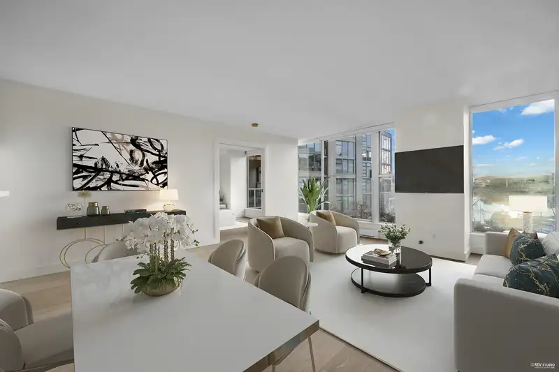 203 1000 BEACH AVENUE - photo 1 of 40