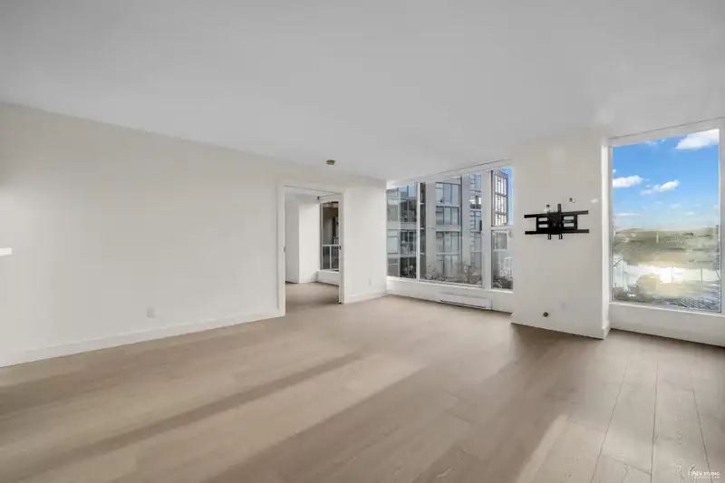 203 1000 BEACH AVENUE - photo 3 of 40
