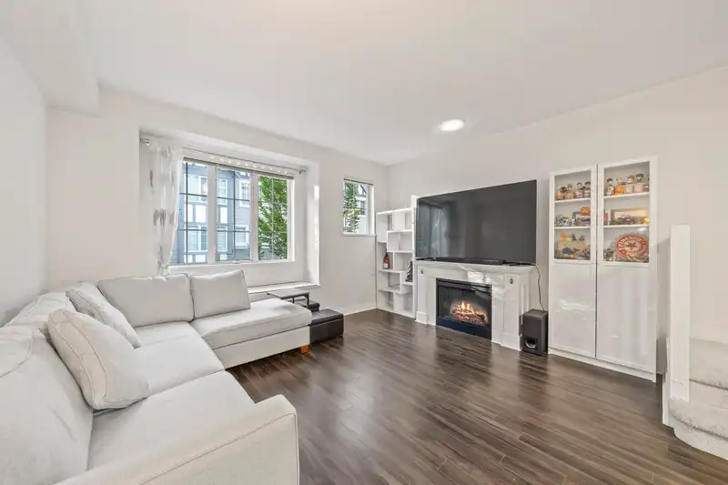 30 8533 CUMBERLAND PLACE - photo 3 of 31