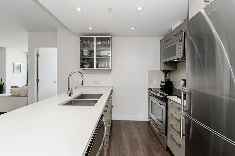 801 983 E HASTINGS STREET - photo 4 of 36