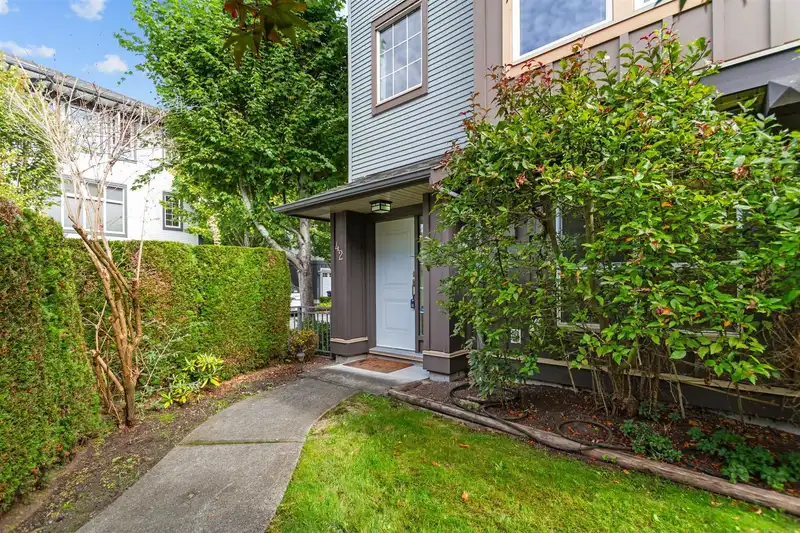 42 18777 68A AVENUE - photo 2 of 25