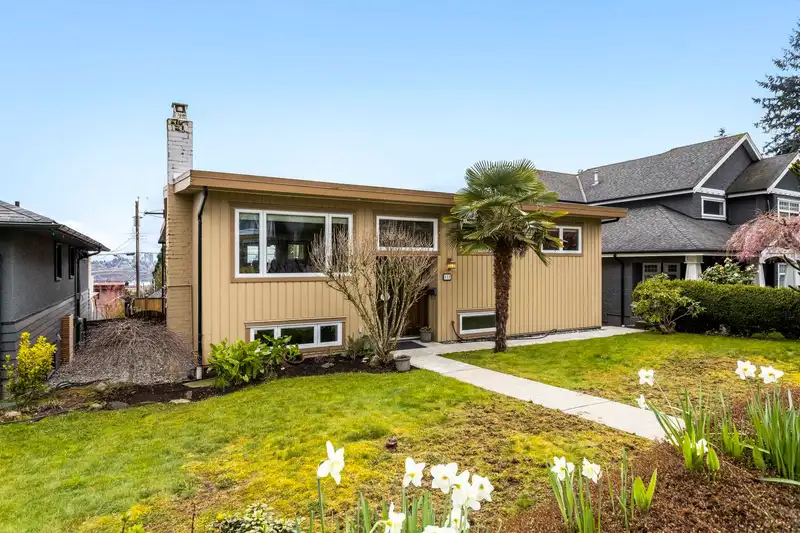 831 WHITCHURCH STREET - photo 2 of 40