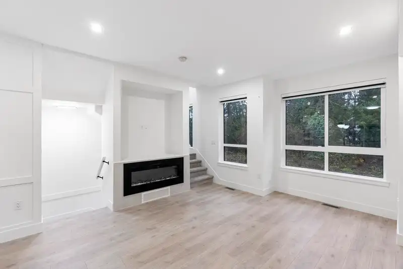 27 13895 64 AVENUE - photo 2 of 36