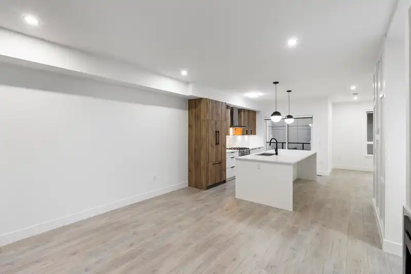 27 13895 64 AVENUE - photo 4 of 36
