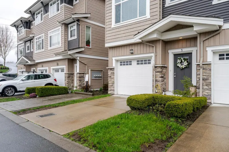 5 34230 ELMWOOD DRIVE - photo 2 of 25