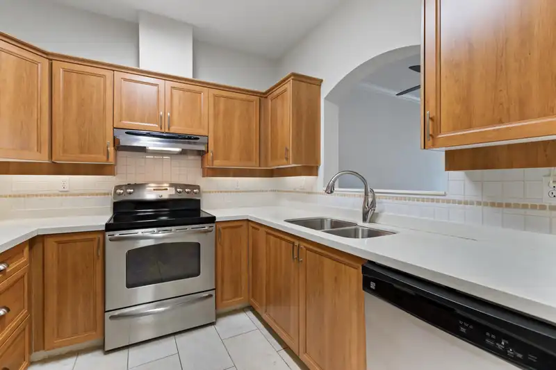 318 2985 PRINCESS CRESCENT - photo 4 of 29
