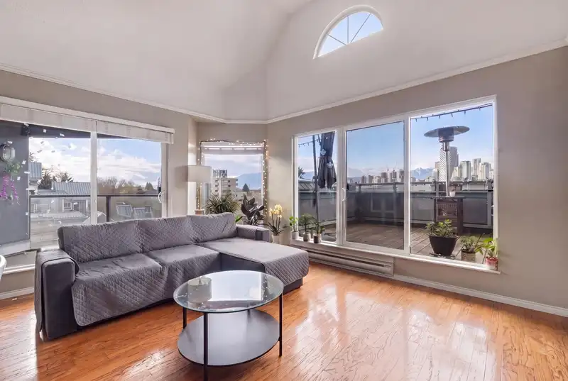 306 1345 W 4TH AVENUE - photo 1 of 24