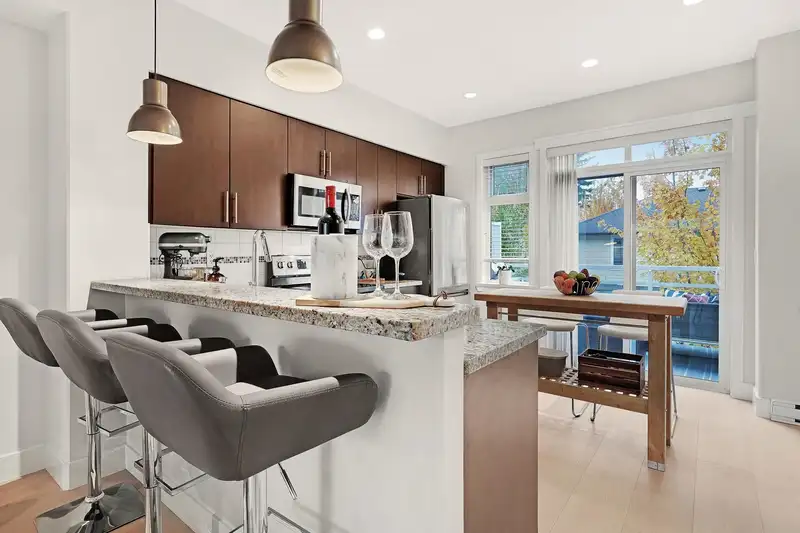 73 15405 31 AVENUE - photo 1 of 37