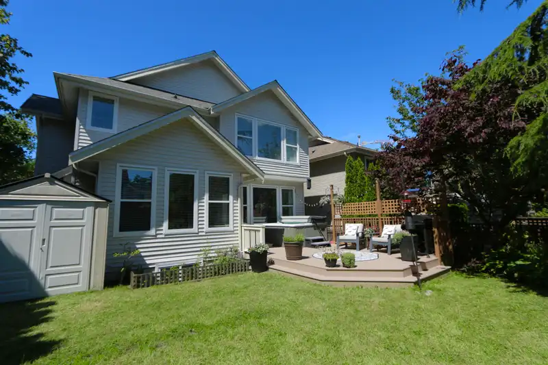 14560 33B AVENUE - photo 3 of 37