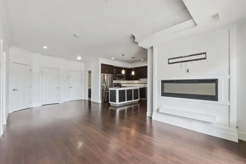 211 14885 60 AVENUE - photo 4 of 20