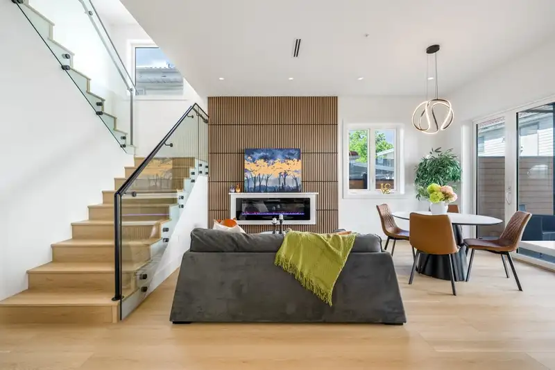 2 2124 RENFREW STREET - photo 1 of 1