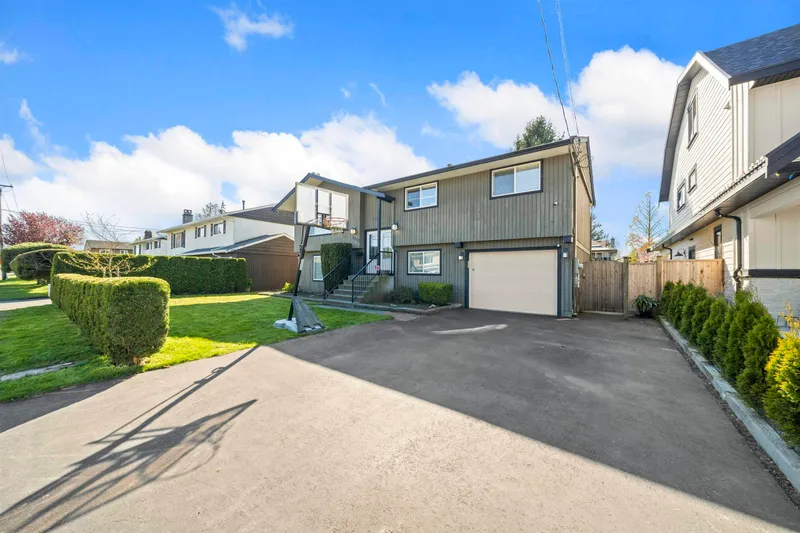 4517 46A STREET - photo 2 of 24