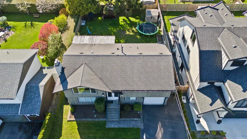 4517 46A STREET - photo 4 of 24