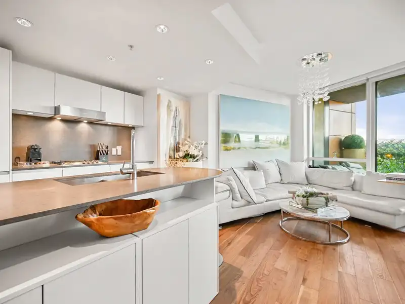 803 8555 GRANVILLE STREET - photo 2 of 32