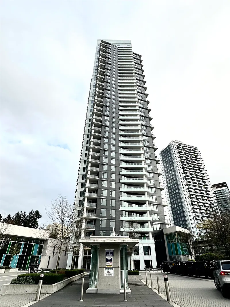 708 9887 WHALLEY BOULEVARD - photo 2 of 13