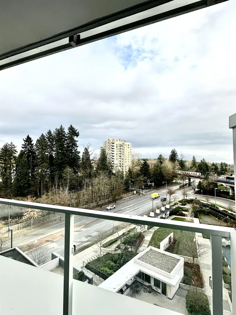 708 9887 WHALLEY BOULEVARD - photo 3 of 13