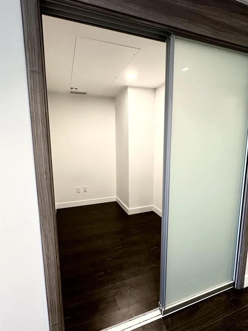 708 9887 WHALLEY BOULEVARD - photo 4 of 13