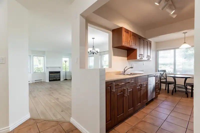 205 1280 FIR STREET - photo 3 of 21