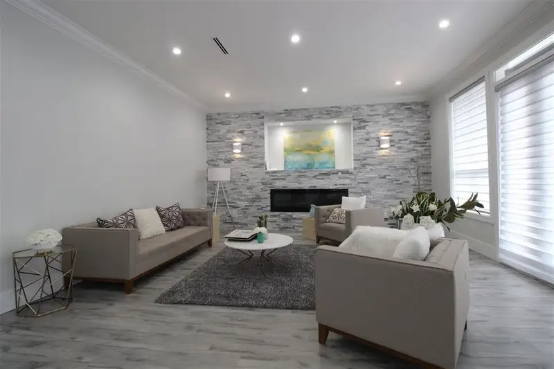 16668 31B AVENUE - photo 2 of 10