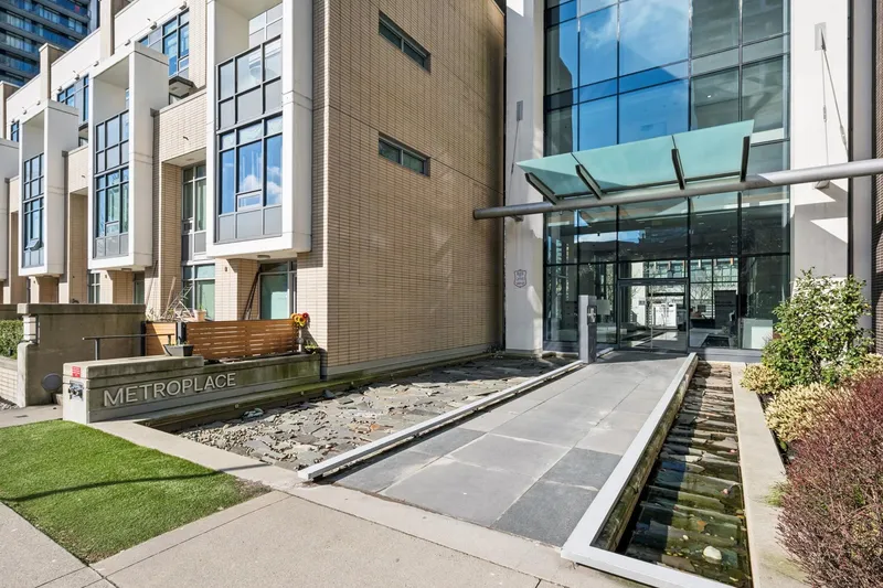 809 6461 TELFORD AVENUE - photo 2 of 25