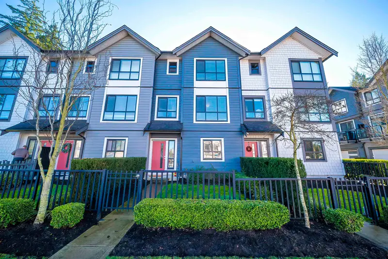 2 16760 25 AVENUE - photo 2 of 25