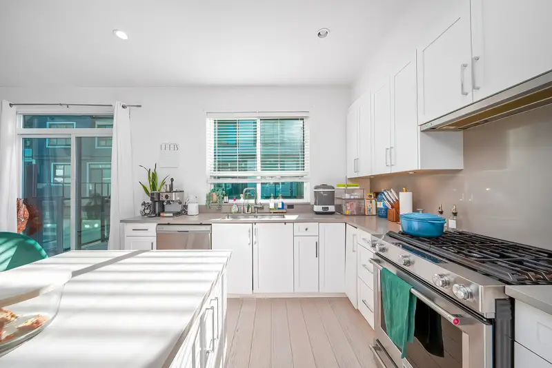 2 16760 25 AVENUE - photo 4 of 25