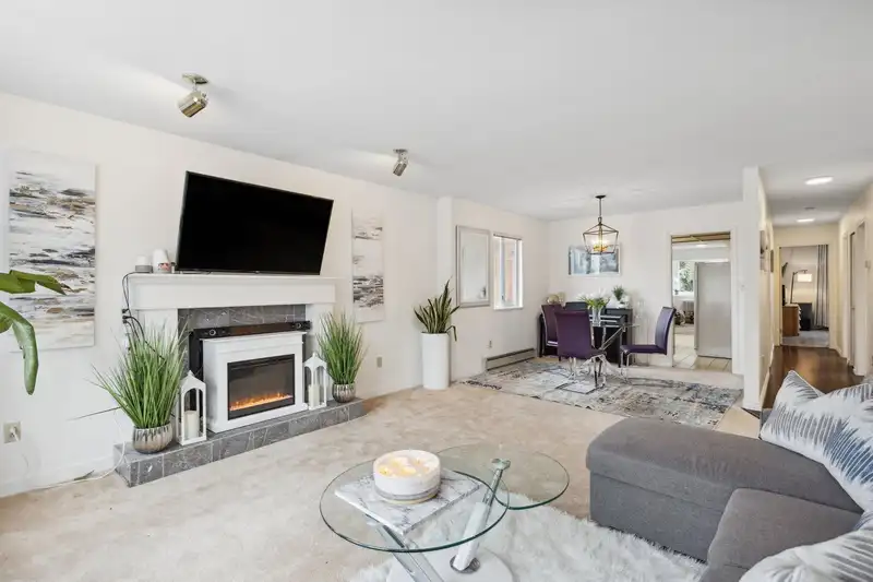 21 E KING EDWARD AVENUE - photo 1 of 40