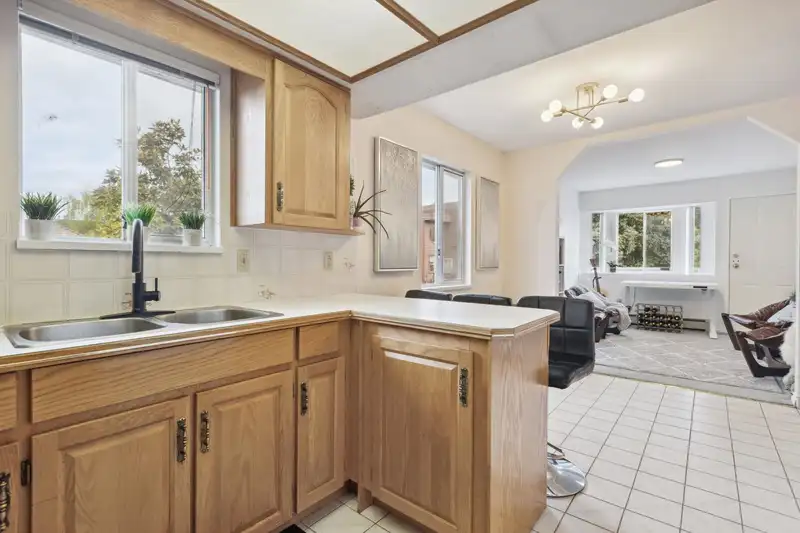 21 E KING EDWARD AVENUE - photo 4 of 40
