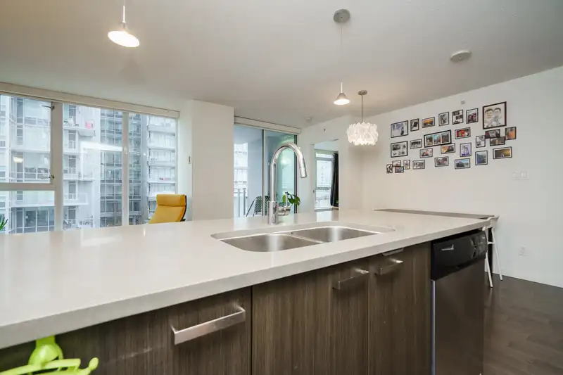 607 13325 102A AVENUE - photo 2 of 40