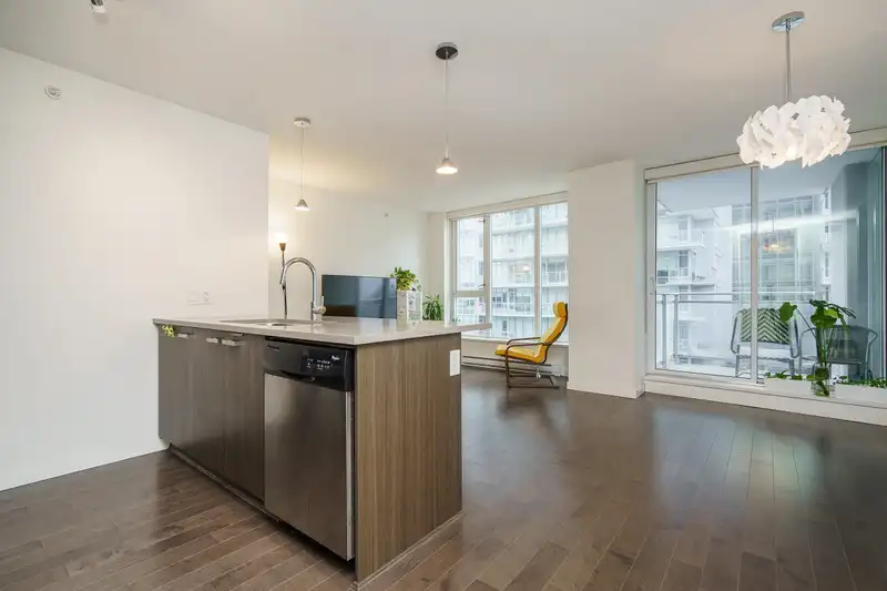 607 13325 102A AVENUE - photo 3 of 40