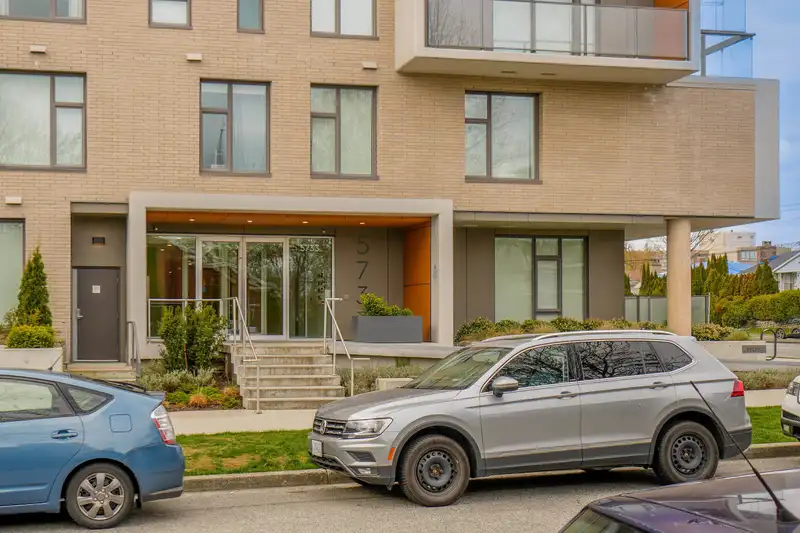 411 5733 ALBERTA STREET - photo 4 of 35
