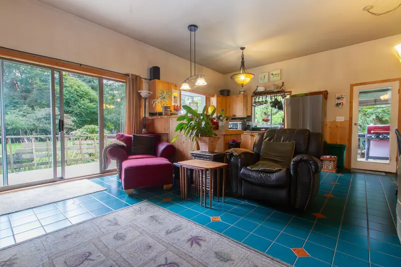 1020 FINCH DRIVE - photo 2 of 25